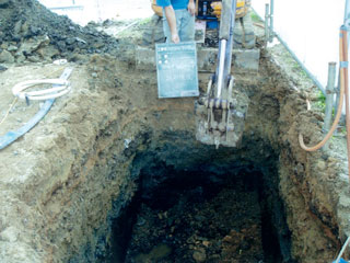 1.地面を掘削します